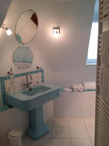 Bedroom 2, Le Castel Guesthouse, Calvados