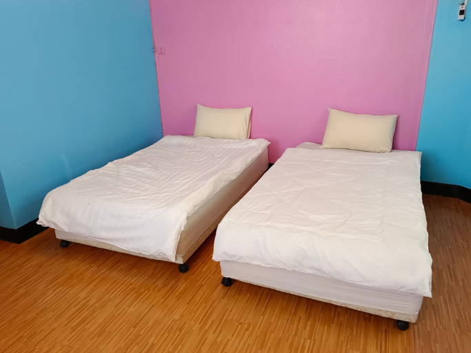 Bedroom 3, Royal Land Mae Klong Hotel, Muang Samut Songkhram