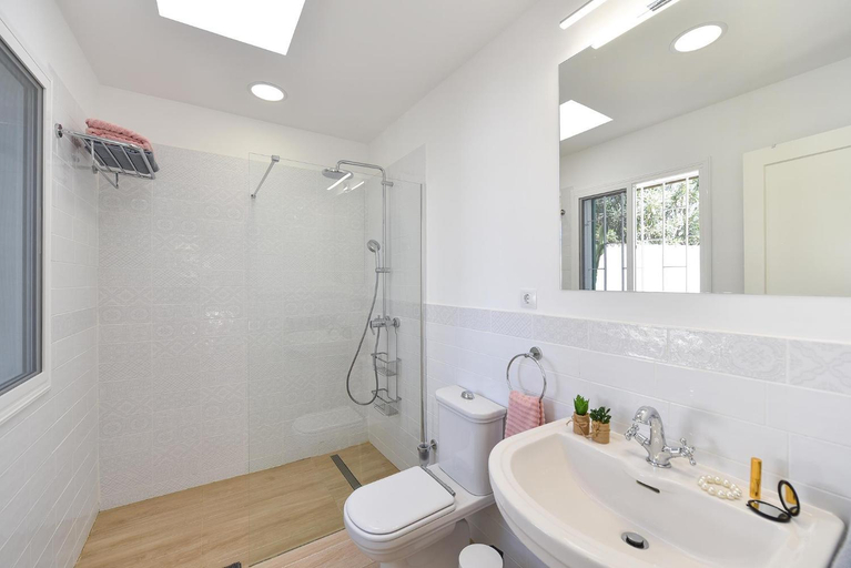 Bathroom, Chalet Golden Sahara by VillaGranCanaria, Las Palmas