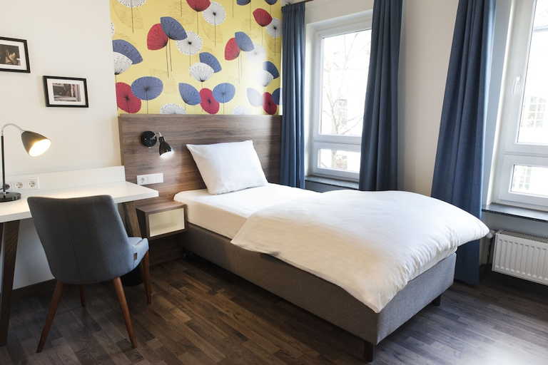 Bedroom 2, Koncept Hotel Zum Kostbaren Blut, Köln