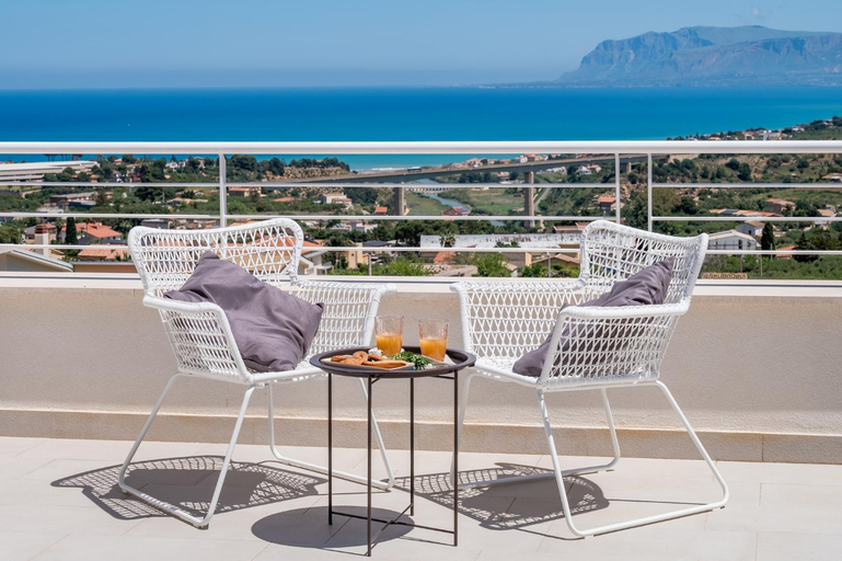 Others 5, Villa Maria con piscina e vista mare, Trapani