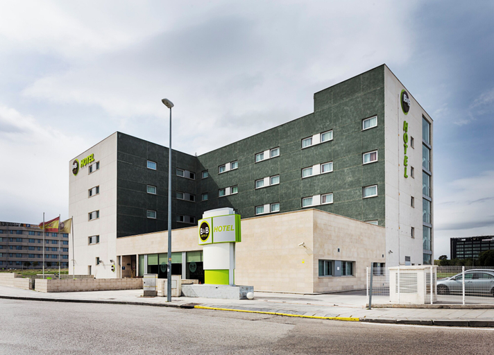 Exterior & Views, B&B Madrid Aeropuerto T1 T2 T3, Madrid