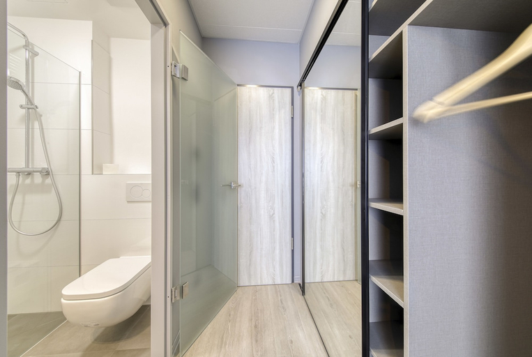 Bathroom 5, Smart Stay Hotel Station, München