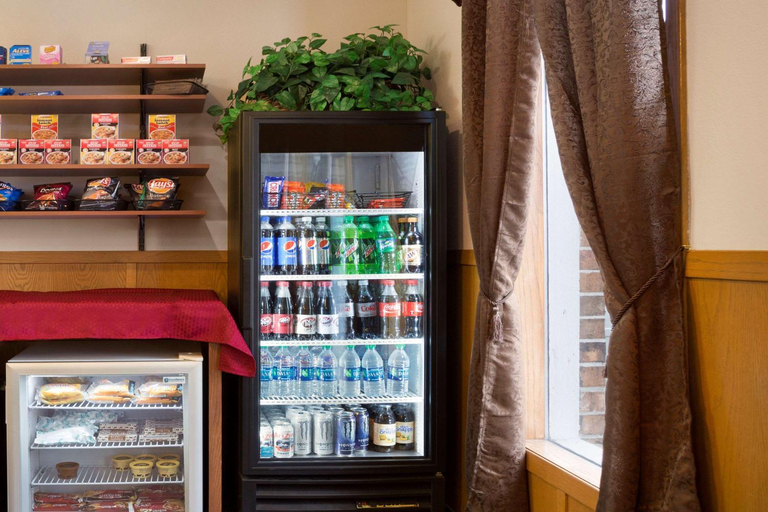 Food & Drinks 5, Deluxe Inn & Suites, Crawford