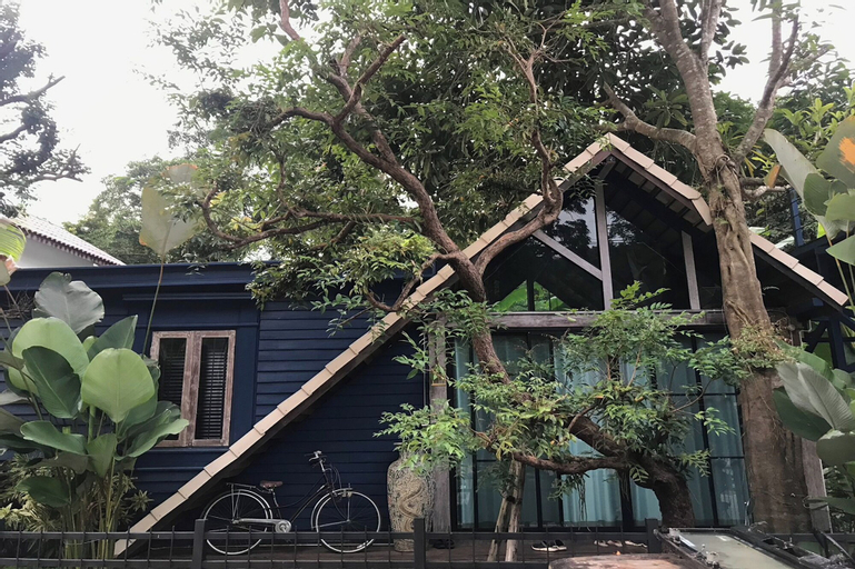 Exterior 15