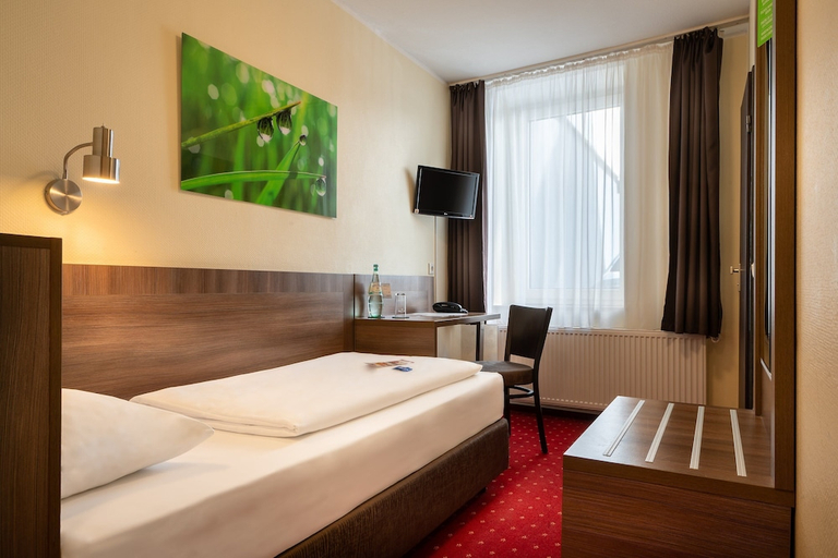 Bedroom 3, Hotel Leonet, Köln