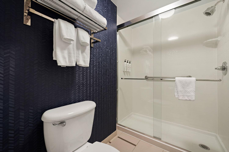 Bathroom 13