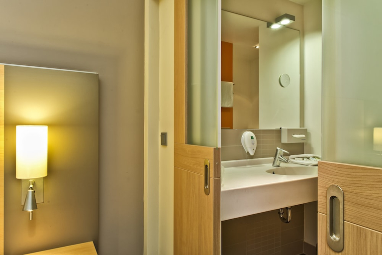 Bathroom 4, Mercure Duesseldorf Neuss, Rhein-Kreis Neuss