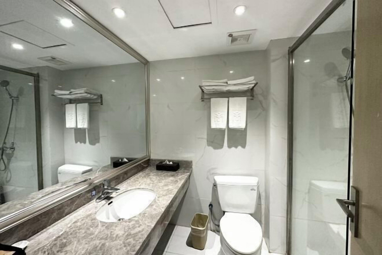 Bathroom 4, Yunyang Huaxu Hotel, Chongqing