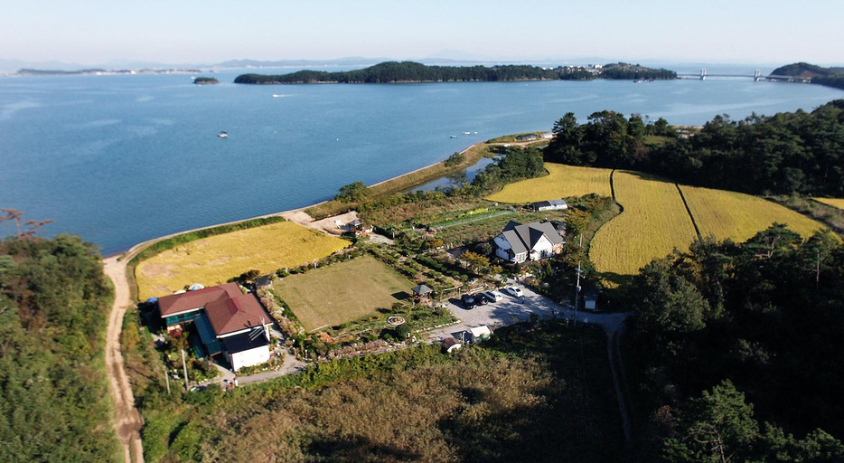 Others 5, Anmyeondo Pension Ing, Taean