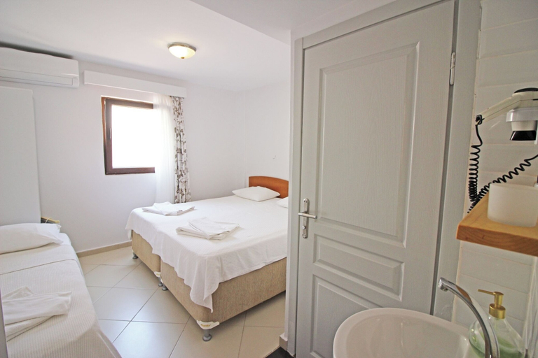 Bedroom 4, Arsipel Hotel, Bozcaada