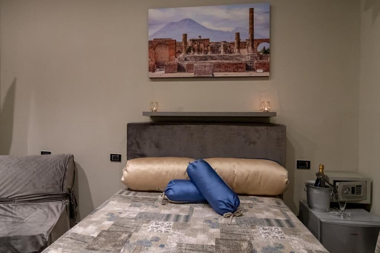 Bedroom 3, VESUVIANUS Rooms and More, Napoli