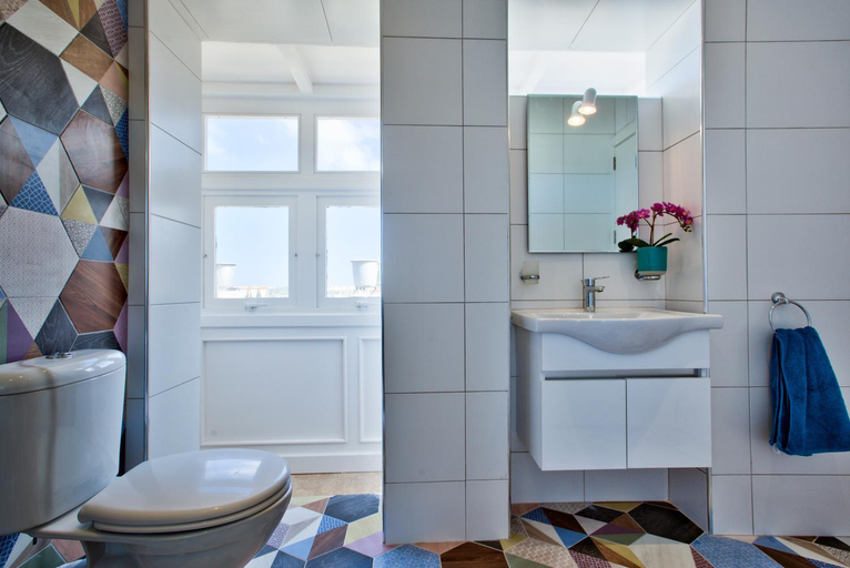 Bathroom 3, Ursula Apartments Self Catering Studios and 1-BR in Central Valletta by Tritoni Hotels