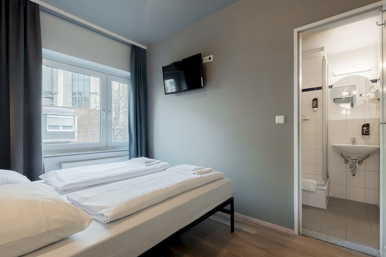 Bedroom 2, a&o Koln Dom, Köln