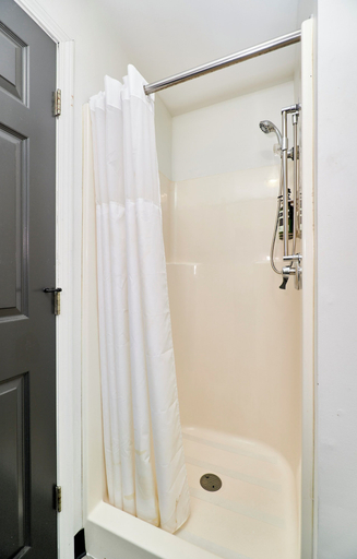 Bathroom 4, The West End, Saint Louis
