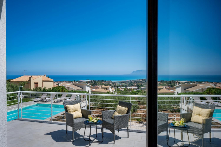 Others 4, Villa Maria con piscina e vista mare, Trapani