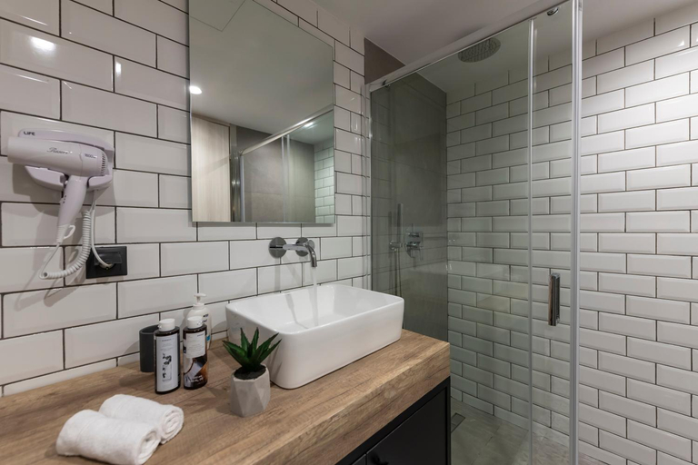 Bathroom 2, Ethereal Athεns, Attica