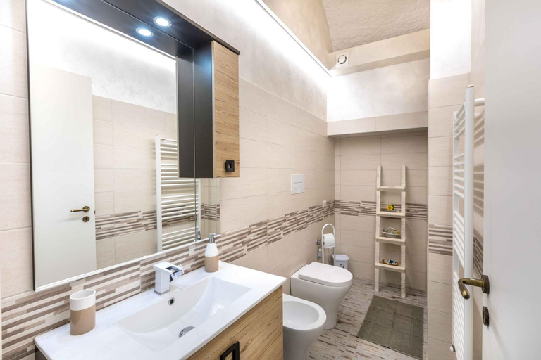 Bathroom 11
