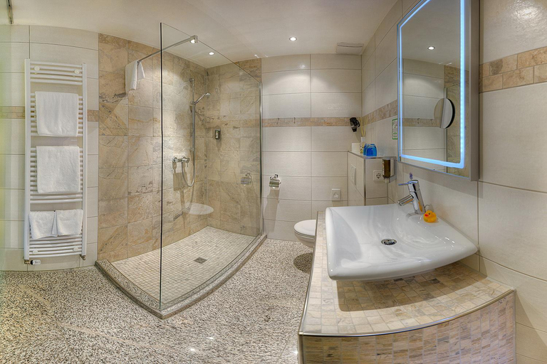 Bathroom 3, Hotel-Restaurant Haus Nicklass, Hohenlohekreis