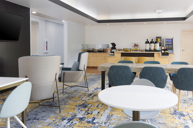 Food & Drinks 5, TownePlace Suites Erie, Erie