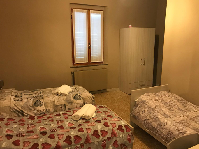 Bedroom 1, Albergo centrale, Piacenza