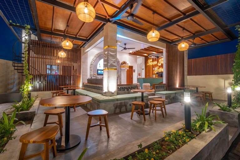 Food & Drinks, Taman Seminyak Suites, Badung