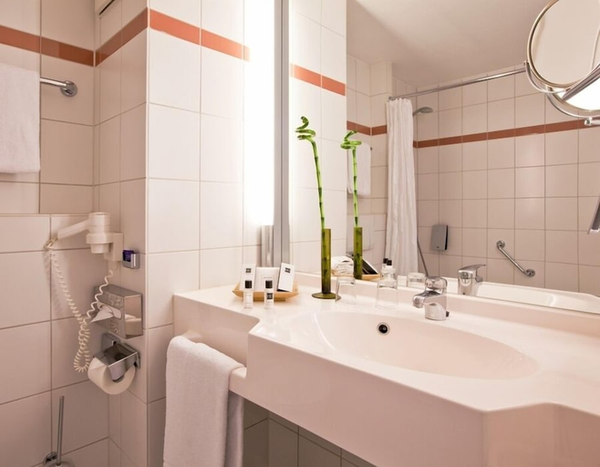 Bathroom 5, Relexa Hotel Frankfurt/ Main, Frankfurt am Main