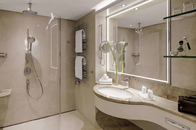 Bathroom 3, Grand Elysee, Hamburg