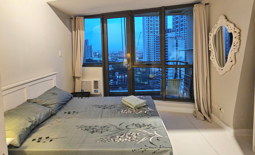 Others 4, KL Tower 117 Gamboa Street, Makati City