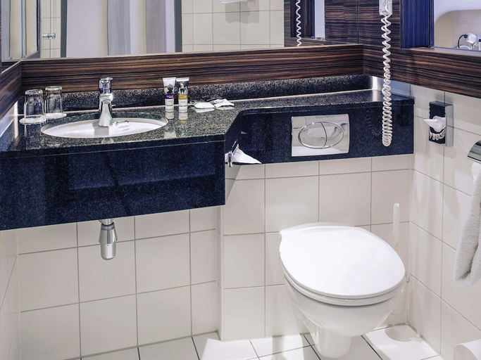 Bathroom 5, Mercure Hotel Berlin City, Berlin