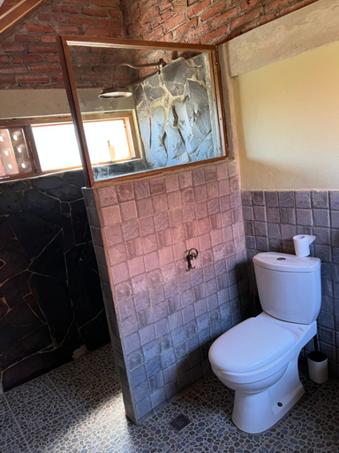 Bathroom 2, Pinokkio Bed and Breakfast, Badung