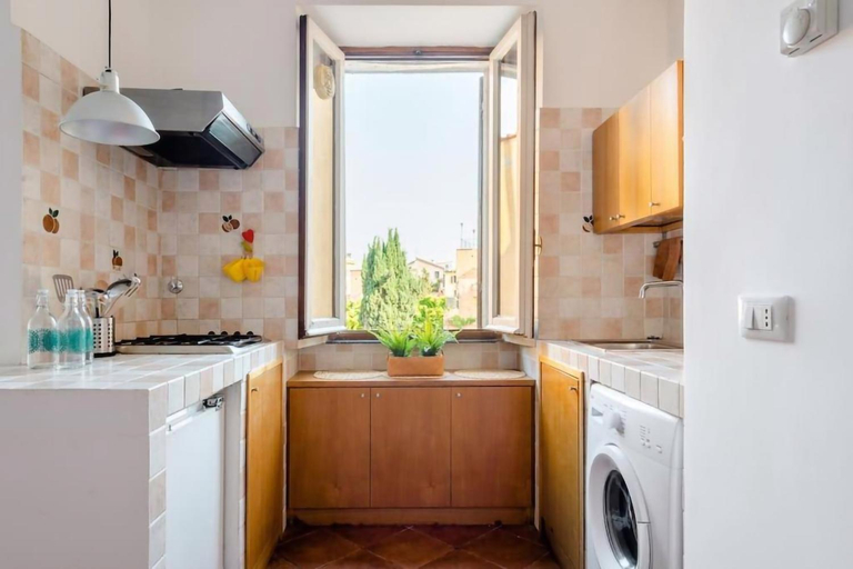 Others 4, Giulia Apartment in Trastevere, Rome