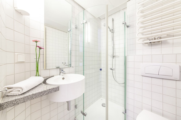 Bathroom 2, Akademiehotel Kiel, Kiel