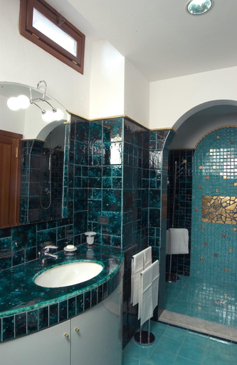 Bathroom, Michelangiolo Penthouse, Florence