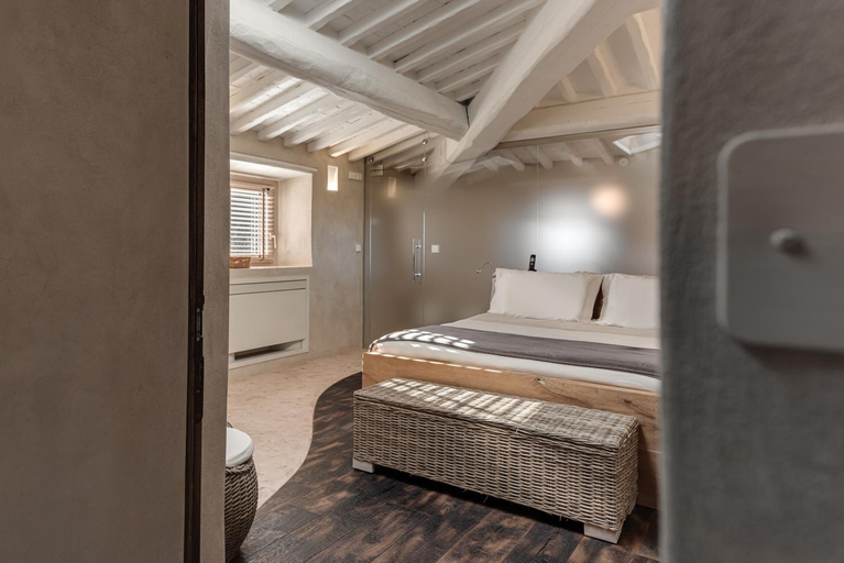 Bedroom 25