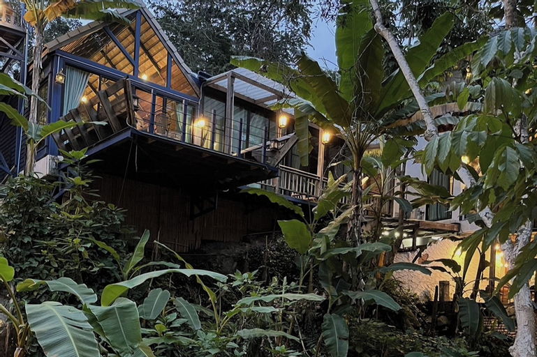Exterior 18