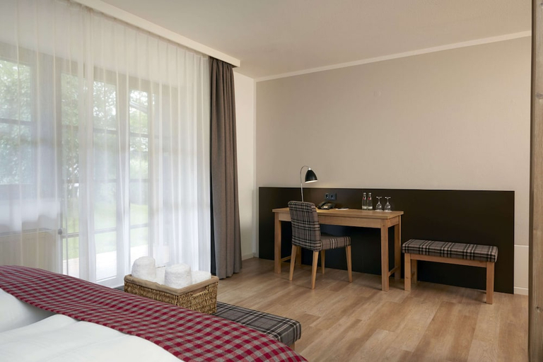 Bedroom 2, HYPERION HOTEL GARMISCH PARTENKIRCHEN, Garmisch-Partenkirchen