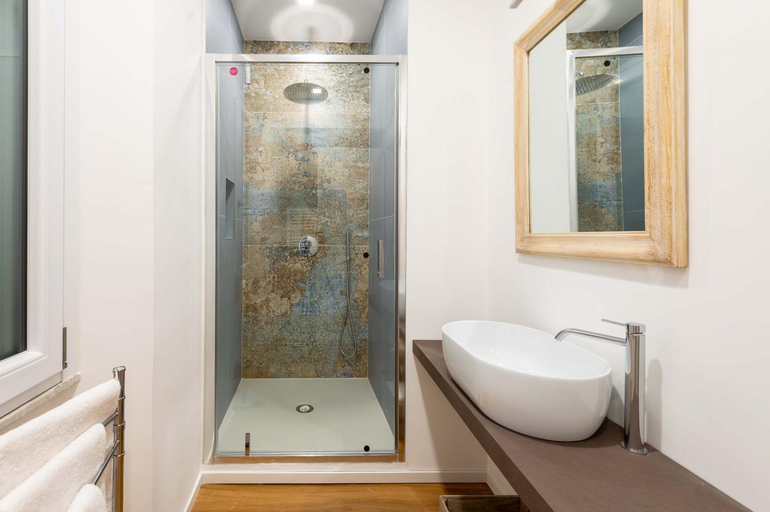 Bathroom 3, Navona 7.3 Suite, Rome