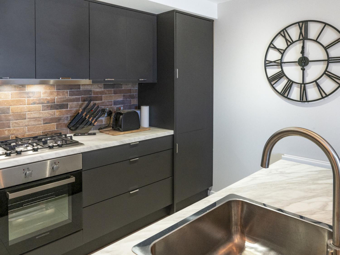 Others 5, Stunning 1BR Apt in No. 1 Location Free Parking - Pass the Keys, Belfast