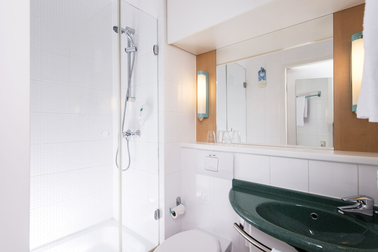 Bathroom 3, Ibis Berlin City Nord, Berlin