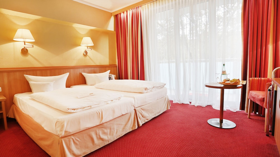 Bedroom 1, Mercure Mainz City Center, Mainz