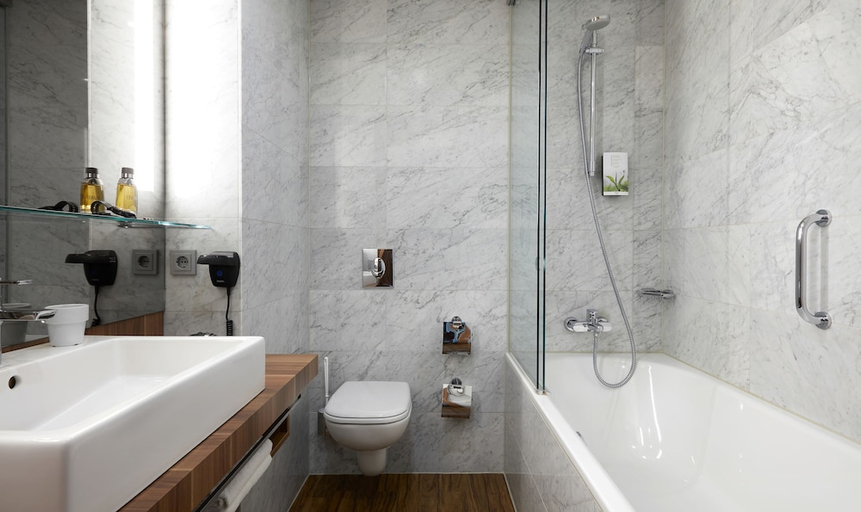 Bathroom 3, Living Hotel Düsseldorf, Düsseldorf