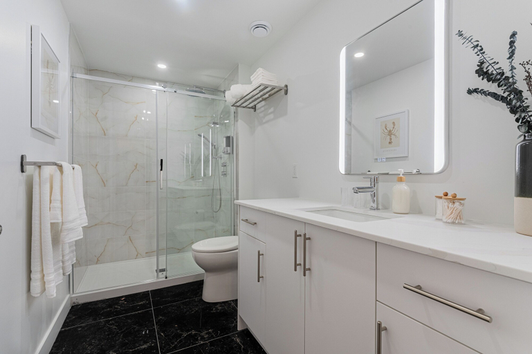 Bathroom 4, Namaste Suites, Montréal