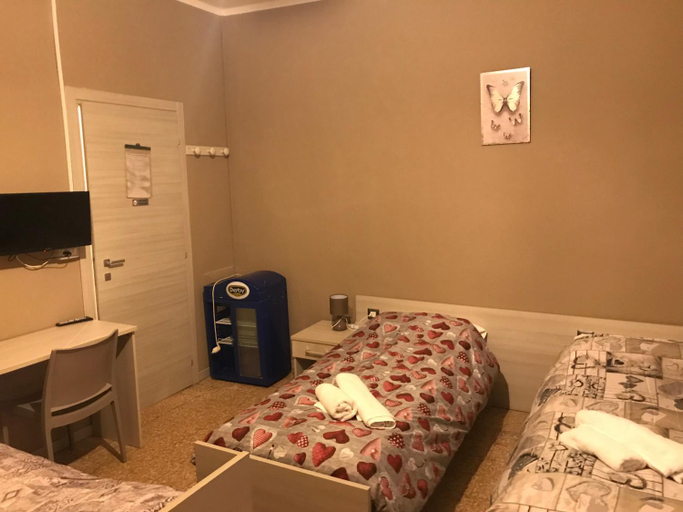 Bedroom 3, Albergo centrale, Piacenza