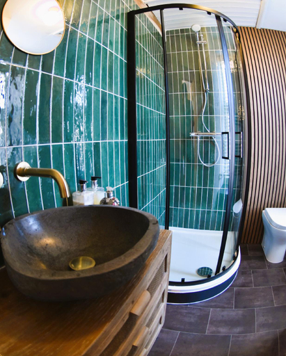 Bathroom 3, Chestnuts B&B, Gloucestershire