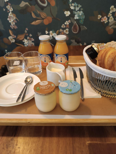 Food & Drinks