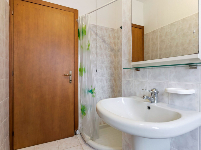 Bathroom 5, Holiday Home in Lazise Near Lake Garda, Verona