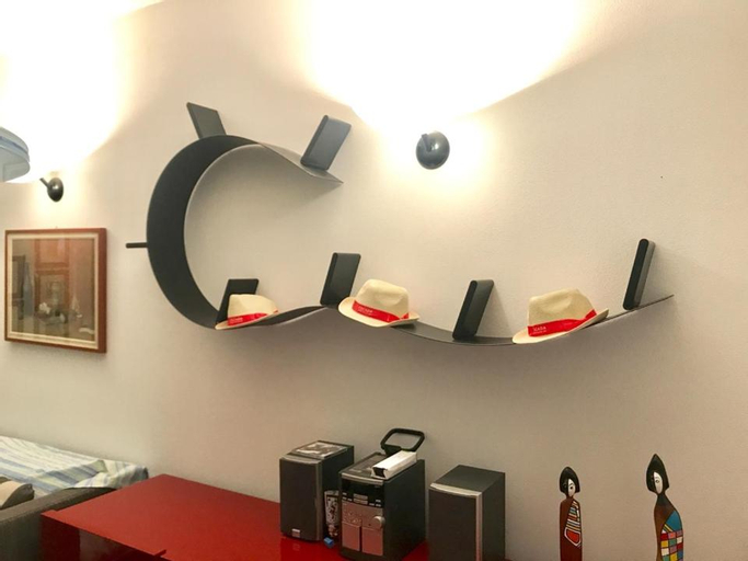 Others 5, casa vacanza Carly, Savona