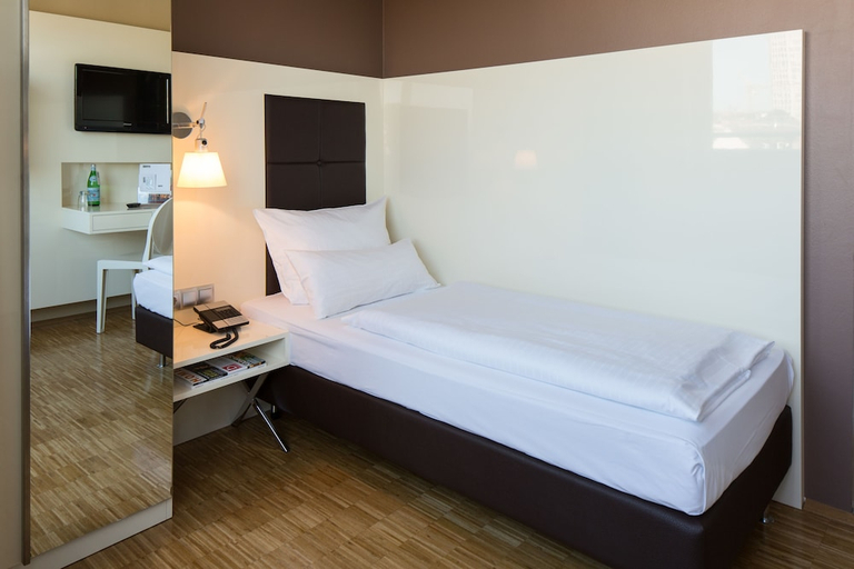 Bedroom 2, Hotel Santo, Köln