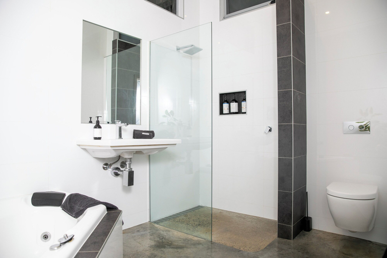 Bathroom 4, Smith Beach Getaways Beachwood Garden Studio, Bass Coast  - Phillip Is.